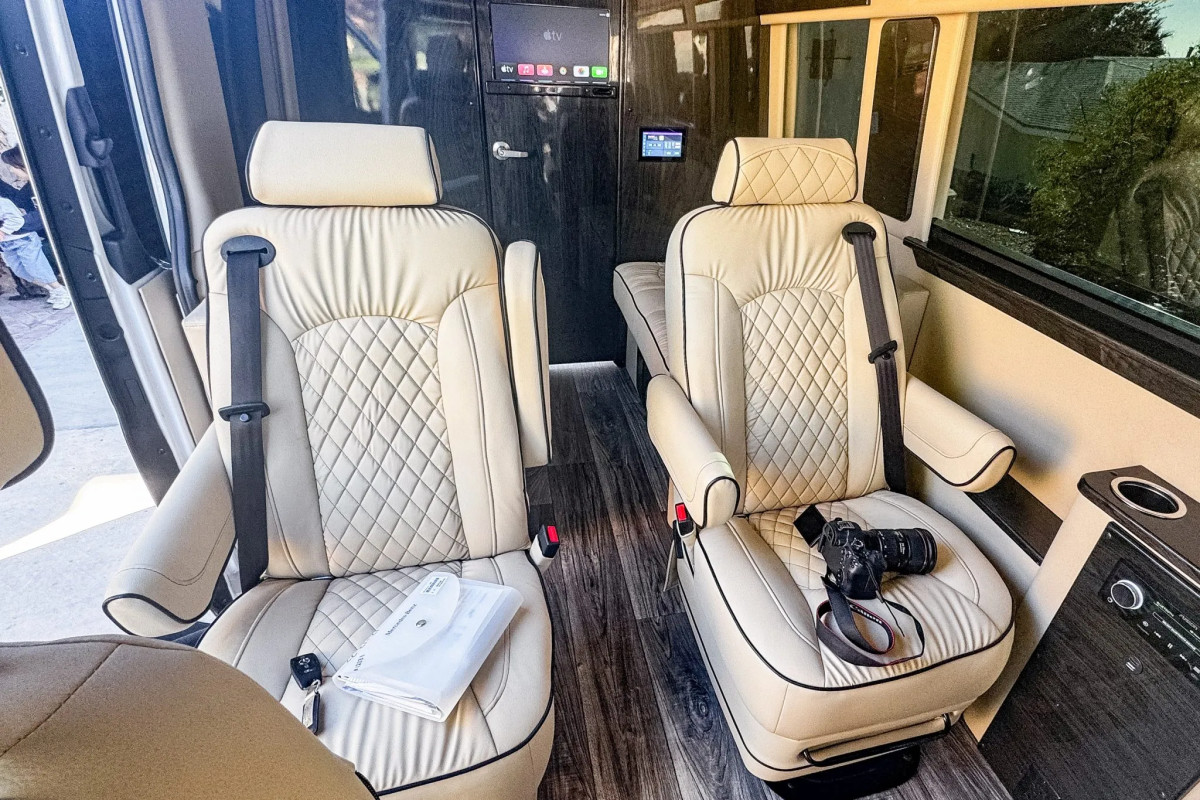 Mercedes-Benz Sprinter 2500: роскошный фургон, замаскированный под фургон.
