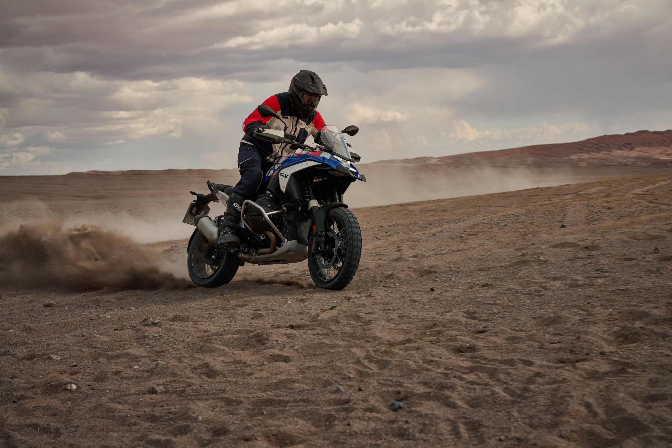 BMW Motorrad продолжает доминировать на рынке мотоциклов.