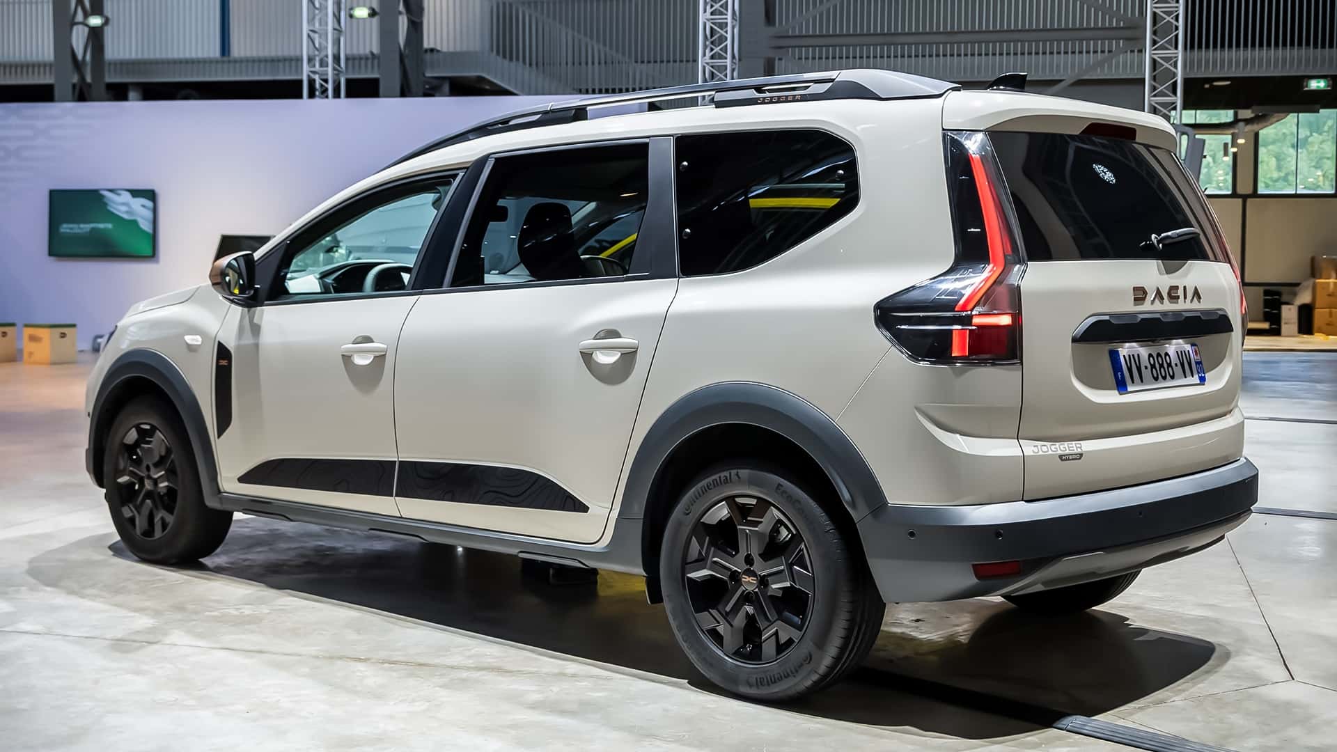 Dacia готовится к 2026 году: новое электрическое транспортное средство и гибридная компактная модель