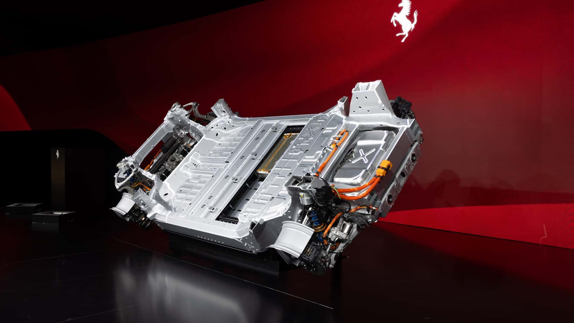 Ferrari Luce: суперкар на электрической тяге, который переопределяет будущее Марконе