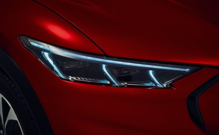 Ford вводит платный "франк" для Mustang Mach-E: новая эра монетизации авто…