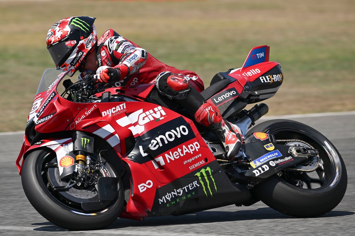 MotoGP в Бурираме: Багнаия на высоте, Маркес в трудностях
