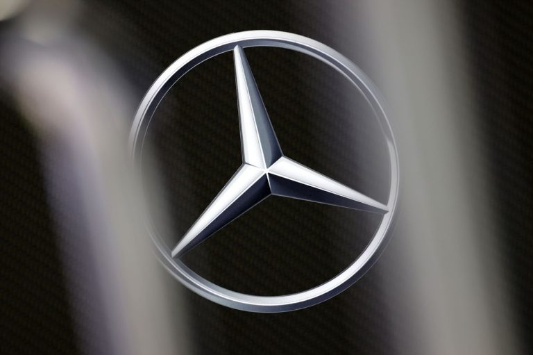 Дилемма двигателя Mercedes: напряженность в Red Bull и FIA
