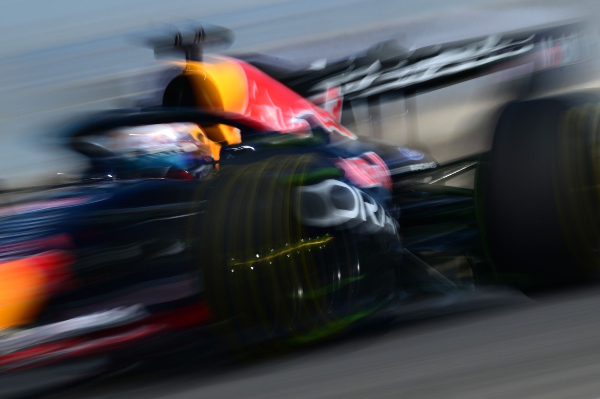 Red Bull на передовой: смелая стратегия Верстаппена против соперников