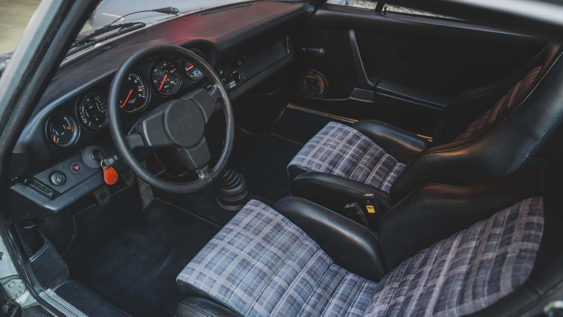Porsche 911 Carrera 2.7 MFI: Редкость на аукционе