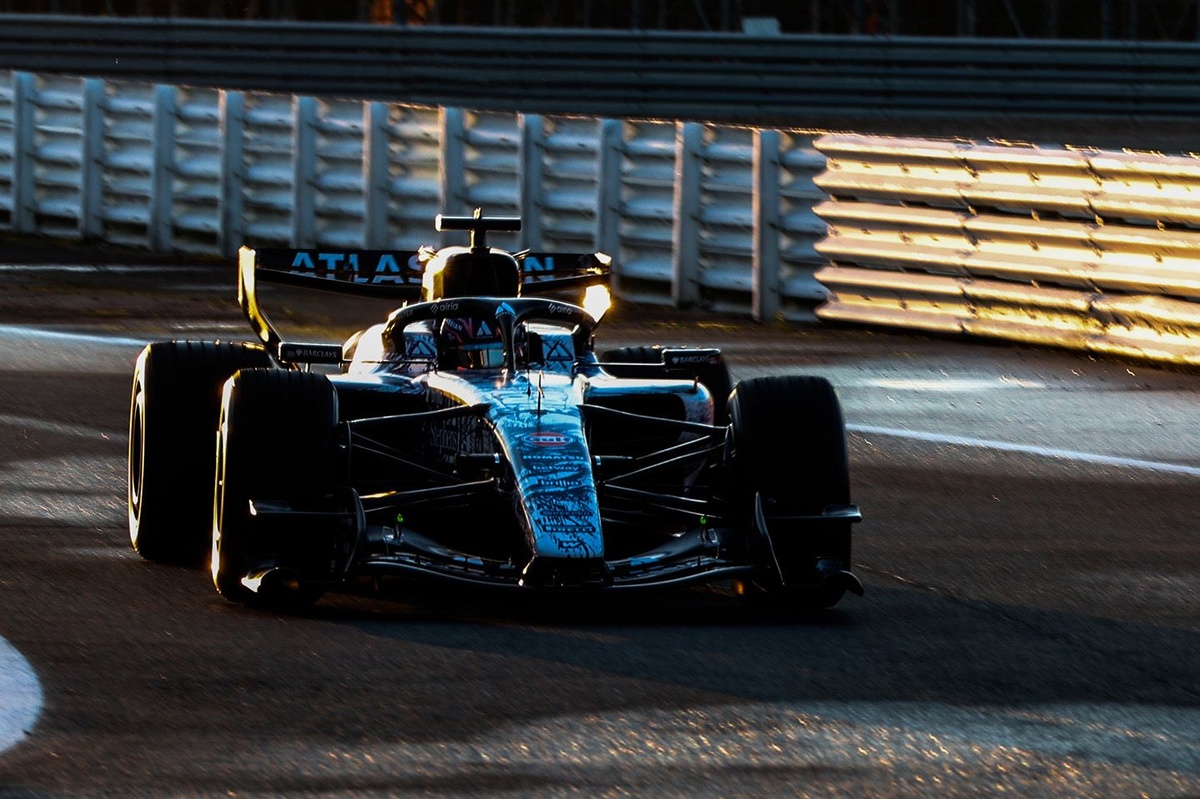 У Уильямса FW48 первые круги на Сильверстоуне