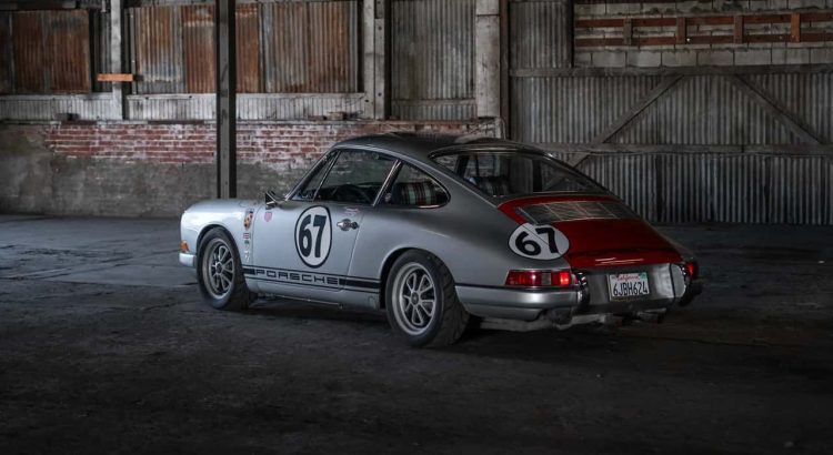 Магнус Уокер выставляет на аукцион уникальную коллекцию Porsche, переосмыс…