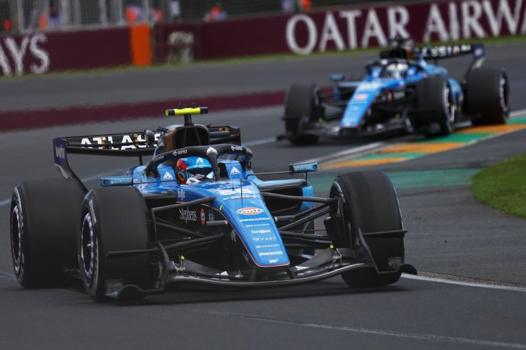 Williams сталкивается с проблемами веса FW48
