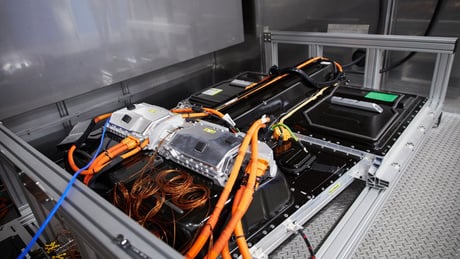 Nissan и Little Electric Energy представляют инновационные решения для зарядки электромобилей с использованием переработанны…