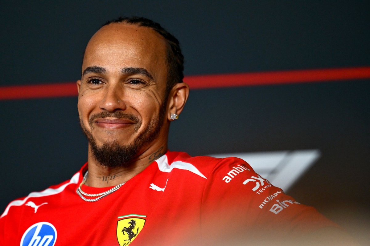 Гамильтон возрождает свою карьеру в F1: новая эра с Ferrari под давлением