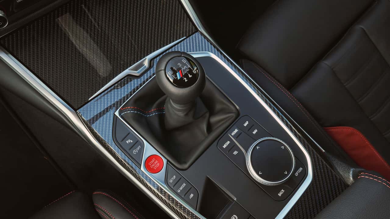 BMW сохраняет ручные коробки передач
