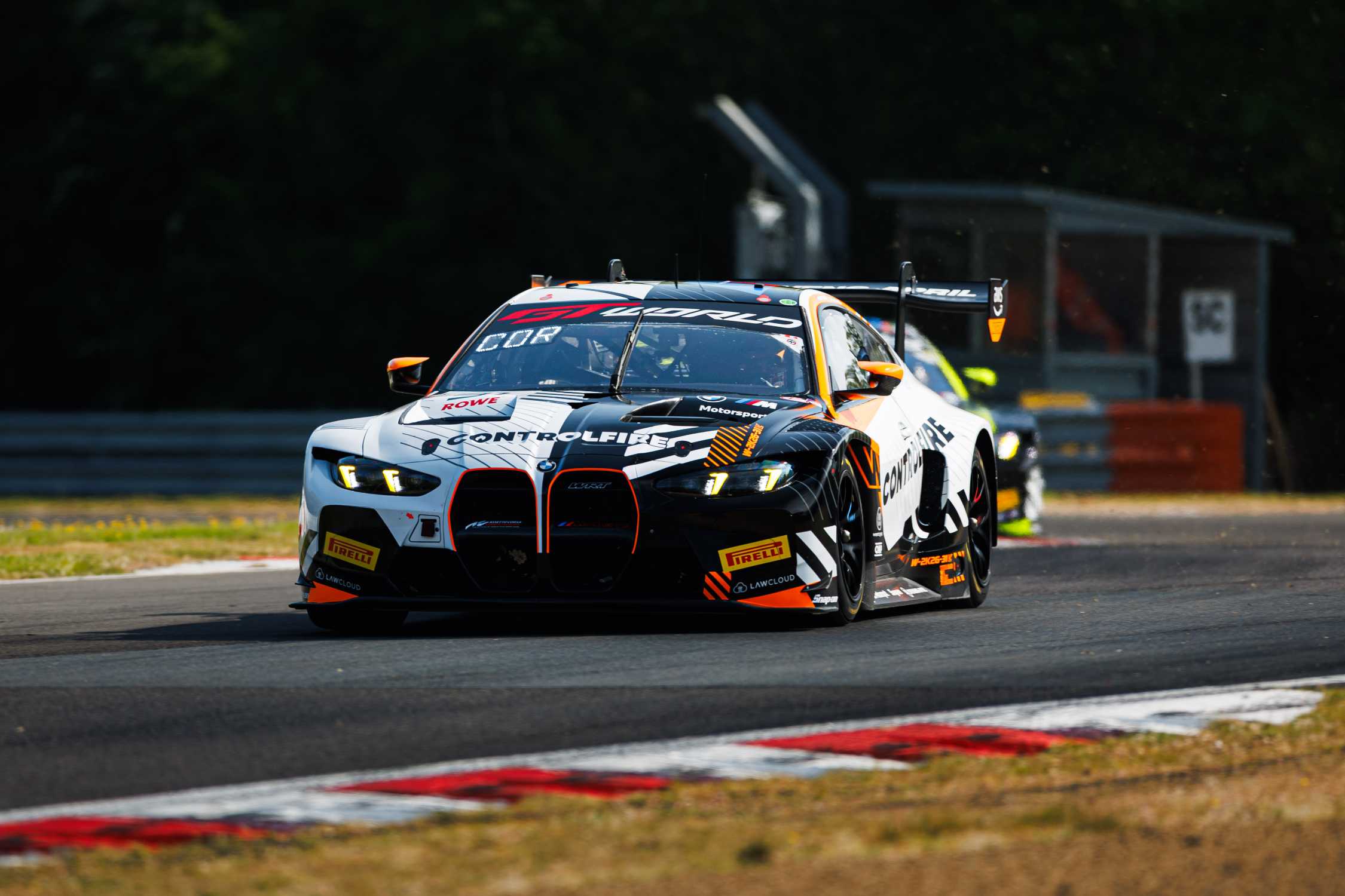 BMW WRT увез из Brands Hatch подиум, но слабая квалификация снова усложнила гонки image 4