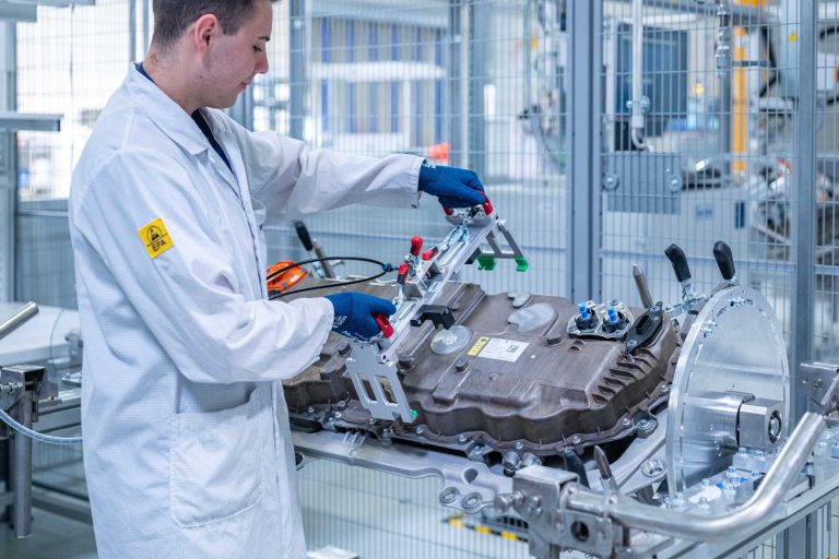 Mercedes S-Class: Смелое изменение, которое революционизирует автомобильны…