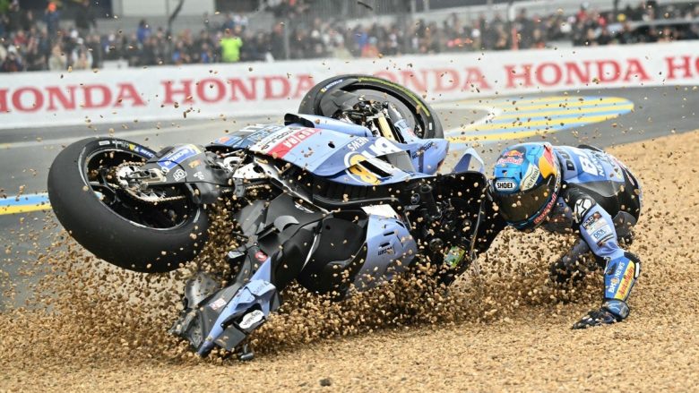 Гонка MotoGP на «Багнатти»: Алекс Маркес не справился с управлением и…