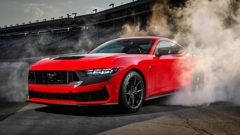Ford Mustang: новая четырехдверная версия с ДВС возродит легенду?
