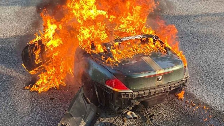 BMW 6 серии загорелся на скоростной трассе в Сингапуре