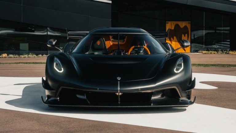 Первая Koenigsegg Jesko Attack в Индиане: гиперкар в черном исполнении
