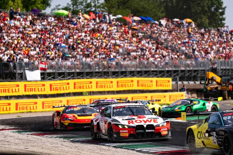 BMW M4 GT3 EVO: Подиум ускользнул на безумной гонке в Монце