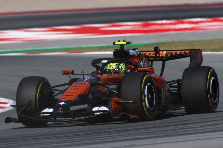 F1: McLaren и Mercedes впереди, Ферстаппен позади, Антонелли под давлением